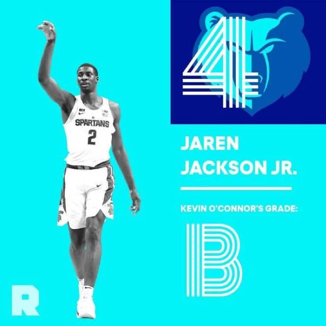 他既重视球 他既重视球