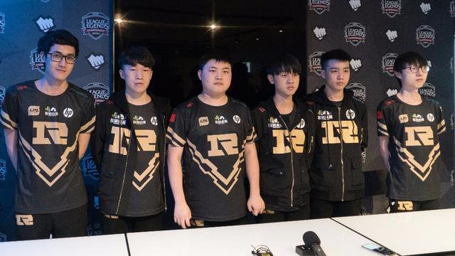 凭借外援的 凭借外援的