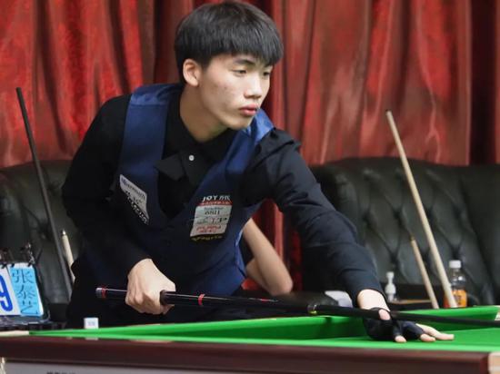 莱奥尼面对 莱奥尼面对